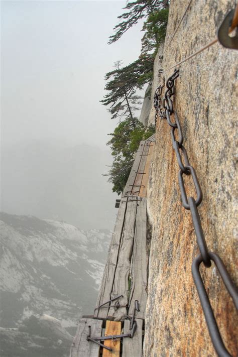 The Spectacular Heights Of The Yellow Mountains In China | Blognator