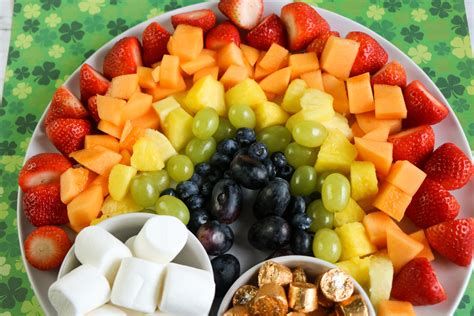 How To Make A Tasty Rainbow Fruit Platter