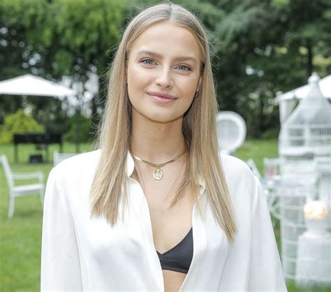 Karolina Pisarek Pozuje W Bikini M Wi E Jest W Nim Ukryty Przekaz