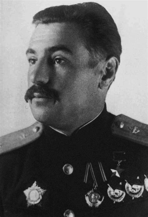 Герой Советского Союза летчик-штурмовик майор Д.В. Осыка — военное фото