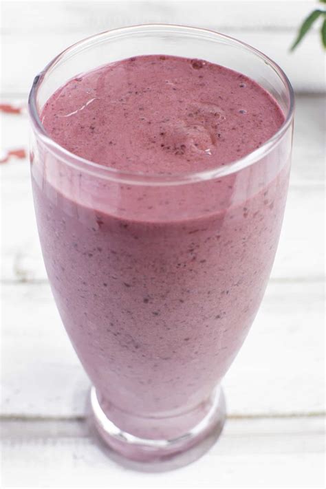 Keto Breakfast Smoothie With Blueberries And Blackberries - Oh So Foodie