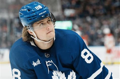 Nylander dazzles with overtime winner as Maple Leafs beat Wild