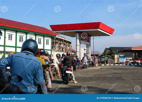 Queue Of Vehicles Refueling At Pertamina Gas Station Editorial Photo