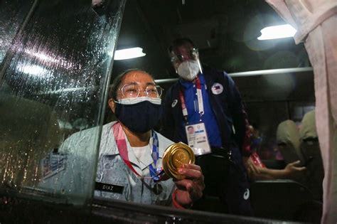 Olympic Gold Medalist Hidilyn Diaz Back In Ph After Historic Win In