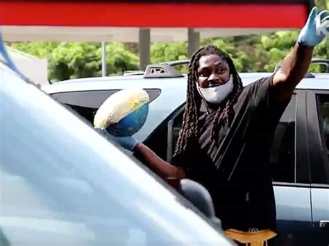 NFL Star Marshawn Lynch Blesses Drivers Stuck In Traffic With Free ...