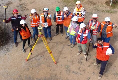 Estudiantes De La Carrera Topograf A Del Cft Juan Bohon Aplican