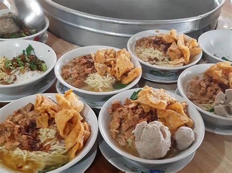 5 Rekomendasi Tempat Makan Bakso Yang Enak Di Depok Tagar