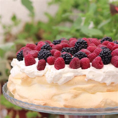 Sugar Free Keto Pavlova With Berries Keto Beginner