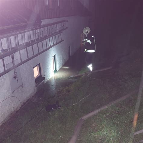 Starkregen In Bad Ischl Feuerwehrleute Im Einsatz Salzkammergut