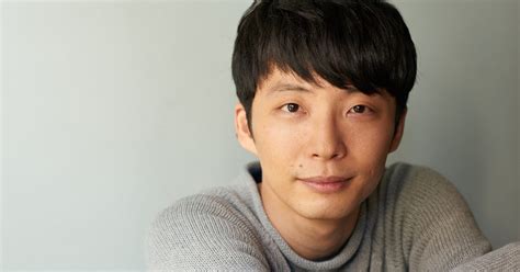 星野源、最新エッセイ集で「逃げ恥」秘話や「紅白歌合戦」を語る 音楽ナタリー