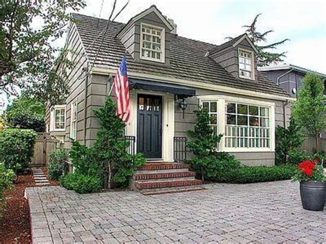 Cape Cod Homes Renovation And Remodel Ideas With Photos Dengarden