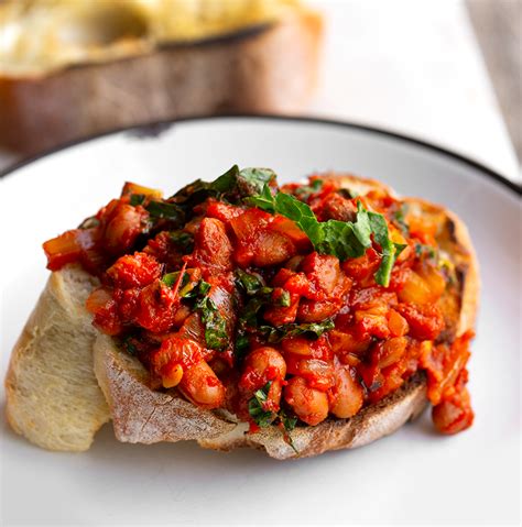 Easy Baked Beans on Toast - HealthyHappyLife.com