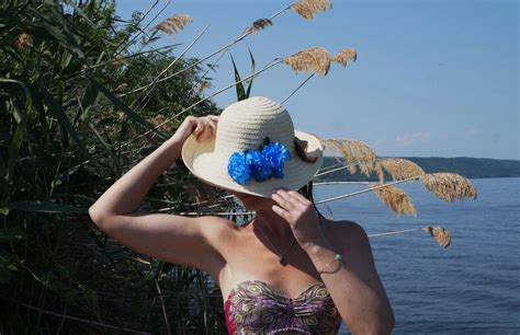 Legs Play On A Wooden Platform Nude Pics Xhamster