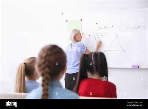 Mature Teacher Hi Res Stock Photography And Images Alamy