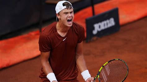 Holger Rune battles boos to enter quarterfinal of French Open 2023