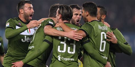 Serie A Juventus Back On Top After Beating Nine Man Chievo Atalanta