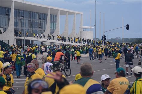 Stf Forma Maioria Para Condenar Mais 15 Réus Envolvidos Nos Atos