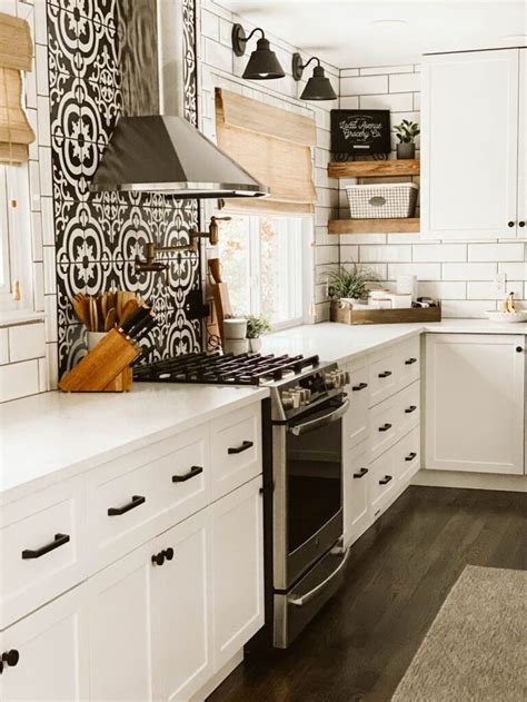 A Modern Farmhouse Kitchen With A Timeless Design White Kitchen Backsplash Farmhouse Kitchen