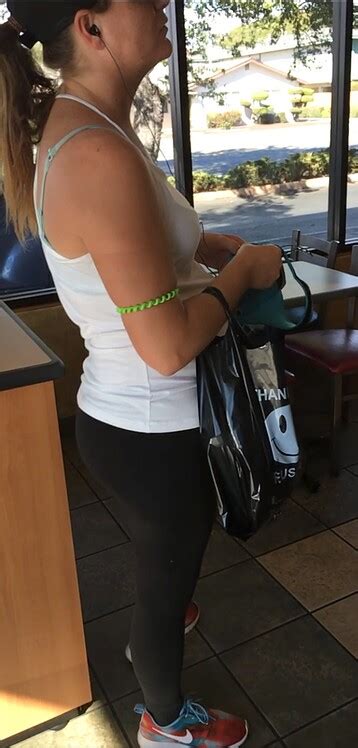Tight Athletic Milf In Tanktop Video Spandex Leggings Yoga Pants