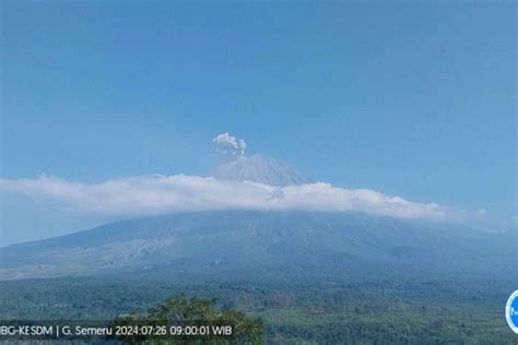 Semeru Beberapa Kali Erupsi Dengan Tinggi Letusan Hingga Meter