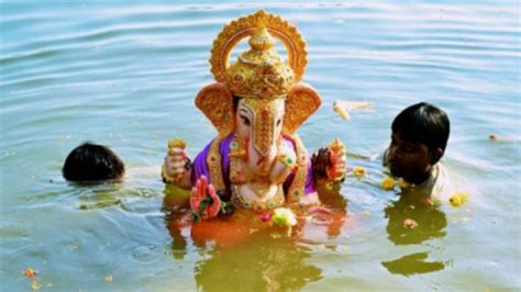 Ganpati Visarjan 2021 Wishes आज गणपति विसर्जन के दिन परिजनों और