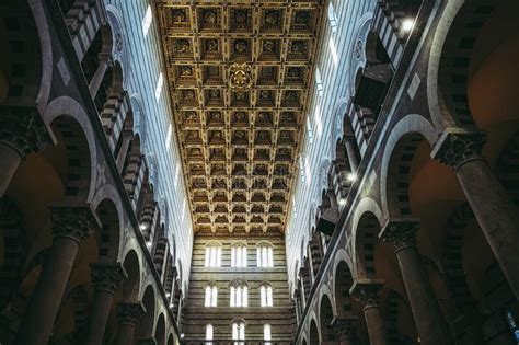 Soffitto E Archi Della Cattedrale Di Nostra Signora Dell Assunzione