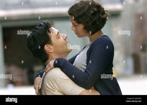 RUSSELL CROWE, RENEE ZELLWEGER, CINDERELLA MAN, 2005 Stock Photo - Alamy