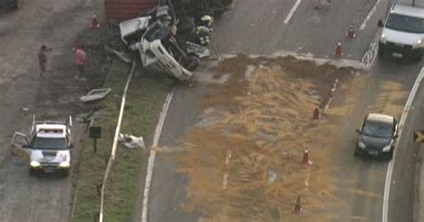 G Acidente Caminh O E Carro Bloqueia Faixas Da Raposo Tavares