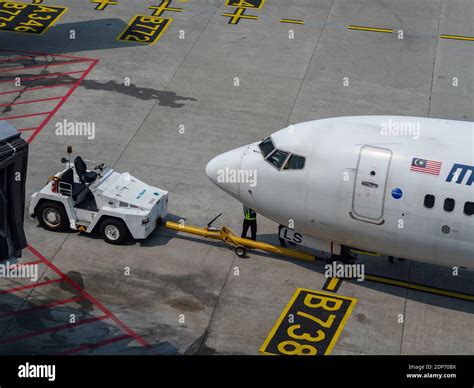 Boeing 737 800 Von Malaysian Airlines Im Inlandsterminal Am Kuala