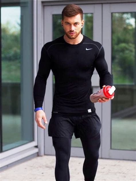 30 Best Sports Outfits For Men To Try Instaloverz Fitnesskleding