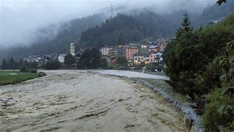 Maltempo Lombardia Esonda Torrente Frodolfo Frane A Sondrio E Varese