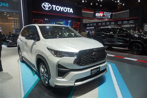 Menjadi Car Of The Year Apa 5 Kelebihan Kijang Innova Zenix Hybrid