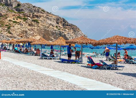 Rhodes Greece Setiembre De Sombrillas Y Tumbonas En La Playa De