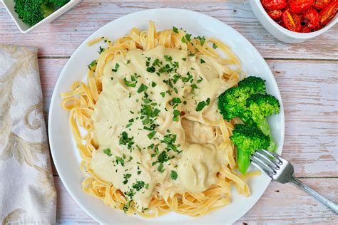 Pasta con salsa Alfredo de coliflor Centro de Estudios en Nutrición