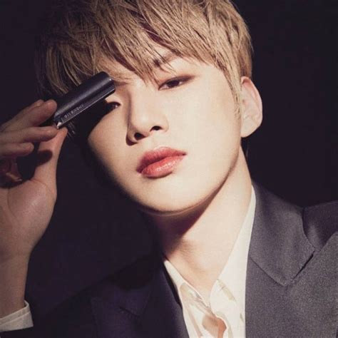 11 Male K Pop Idols Who Look Damn Good In A Full Face Of Makeup Koreaboo