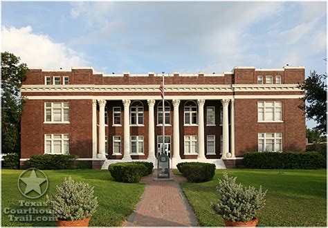 Live Oak County Courthouse - George West, Texas - Photograph Page 1