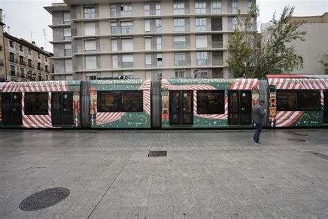 Fotos Del Tranvia De Zaragoza Decorado Por Navidad Im Genes