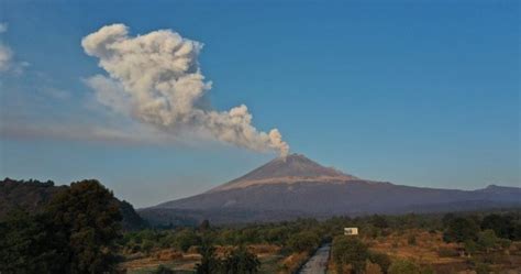 Mexicos Active Popocatepetl Volcano Prompts Alerts School Closures