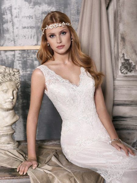 Brautkleider Fara Sposa bei Adornia Brautmode für Bräute aus Siegburg