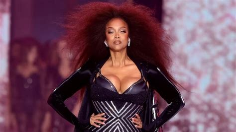 Tyra Banks Adriana Lima And More Make Epic Return To Victorias Secret Fashion Show 2024 Y102