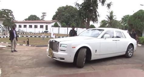 Videocheckout Oba Of Benins Convoy As He Arrives Edo State Govt