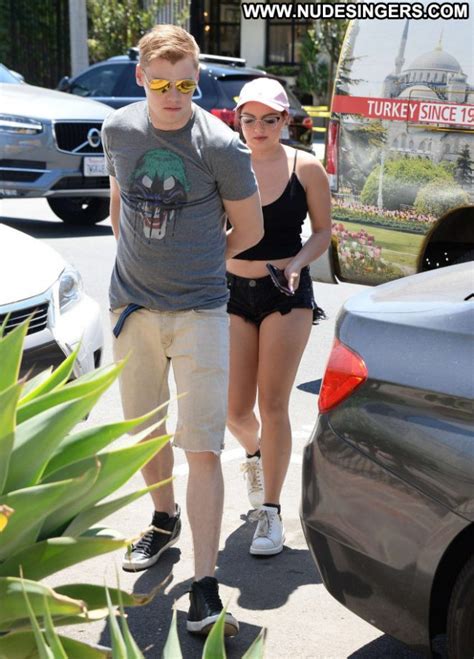 Ariel Winter Gym In La Shorts Black Paparazzi Posing Hot Winter Babe