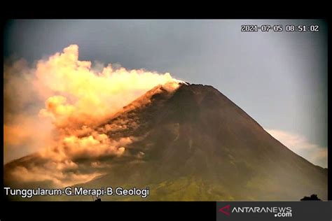 Awan Panas Guguran Meluncur Dari Gunung Merapi Sejauh 1 5 Km ANTARA News