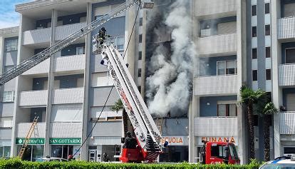 Incendio Al Primo Piano Di Una Palazzina Di Via Bariglaria Stabile