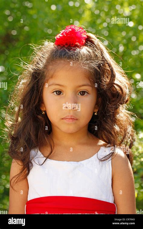 Hispanic little girl Stock Photo: 48730052 - Alamy