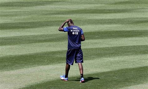 Balotelli Sofre Insultos Racistas Em Treino Da Sele O Italiana