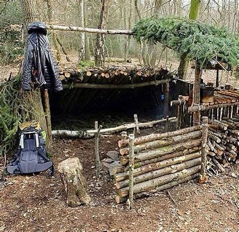 The 25+ best Survival shelter ideas on Pinterest | Shelters, Winter camping and Camp site set up