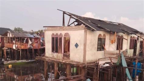 Korban Angin Puting Beliung Di Pulau Kasu Batam Mulai Terima Bantuan