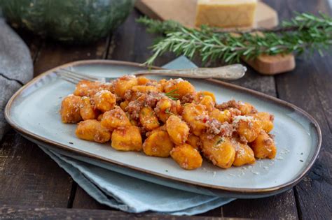 Gnocchi di zucca al ragù Il Ricettario Timo e Lavanda