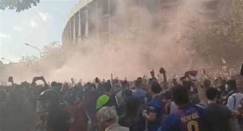 Video: Barcelona fans in full voice ahead of El Clasico